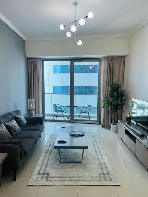 1 Bed Apartment With Sea View, Pool, Gym & Free Parking In Dubai Marina Exteriör bild