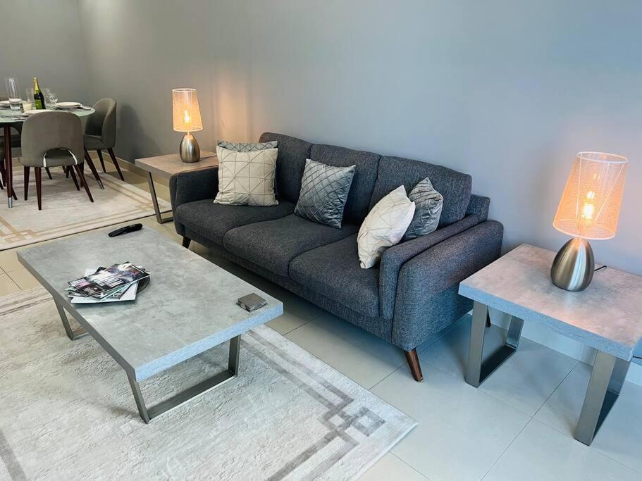 1 Bed Apartment With Sea View, Pool, Gym & Free Parking In Dubai Marina Exteriör bild