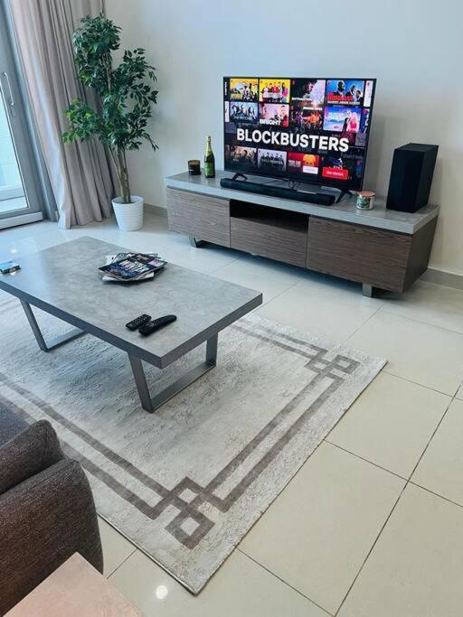1 Bed Apartment With Sea View, Pool, Gym & Free Parking In Dubai Marina Exteriör bild