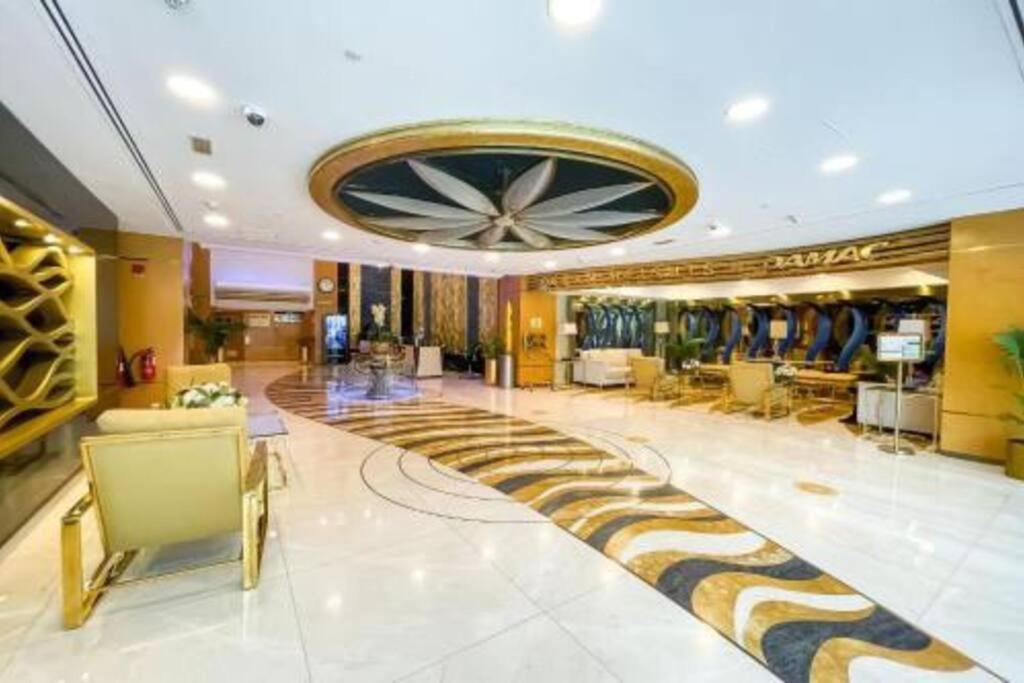 1 Bed Apartment With Sea View, Pool, Gym & Free Parking In Dubai Marina Exteriör bild