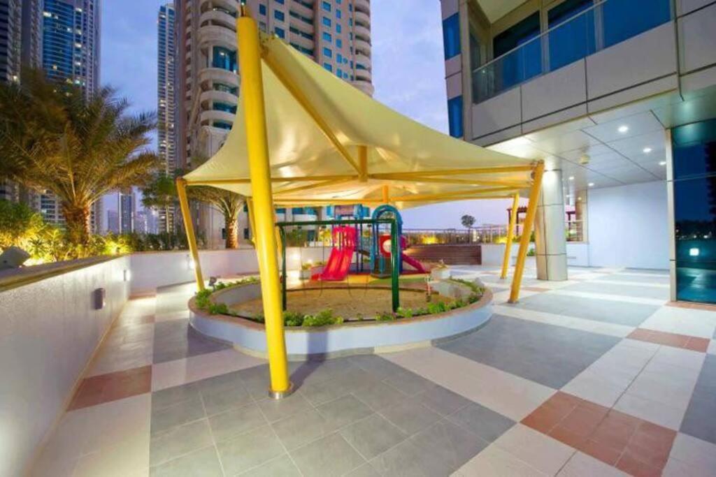 1 Bed Apartment With Sea View, Pool, Gym & Free Parking In Dubai Marina Exteriör bild
